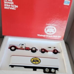 New, Original Box, 1/43 Limited Edition ERTL Vintage (1991) Truck Set.